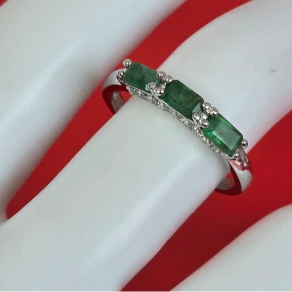 925 Sterling Silver Ring with Natural Emerald Gem & Cz - Picture 3 of 7
